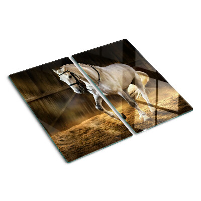 Planche à découper verre Un cheval en mouvement dans l'écurie