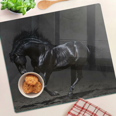 Planche à découper verre Le cheval noir est en mouvement