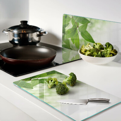Planche à découper verre Feuilles sur fond vert flou