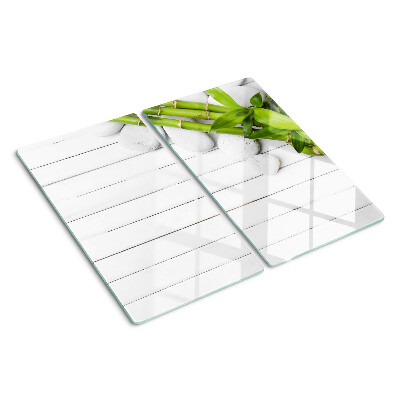 Planche à découper en verre Bambou et pierres sur fond de bois