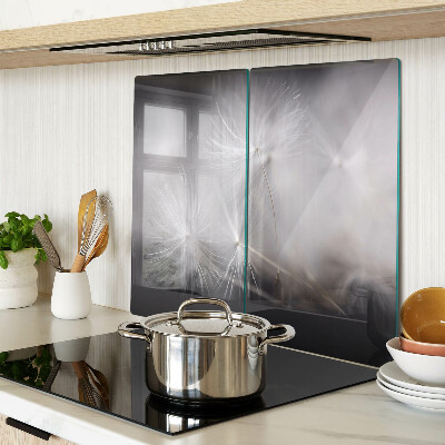 Planche à découper en verre Pissenlits duveteux sur fond de fenêtre