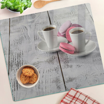 Planche à découper verre Café et macarons sur fond de bois