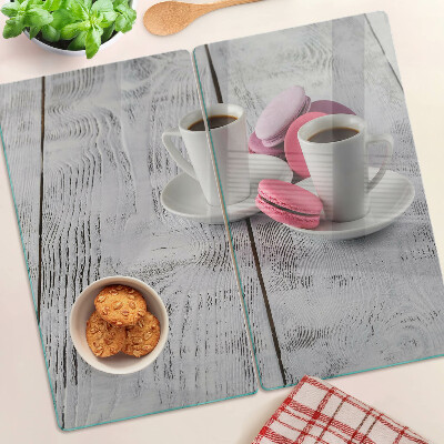 Planche à découper verre Café et macarons sur fond de bois