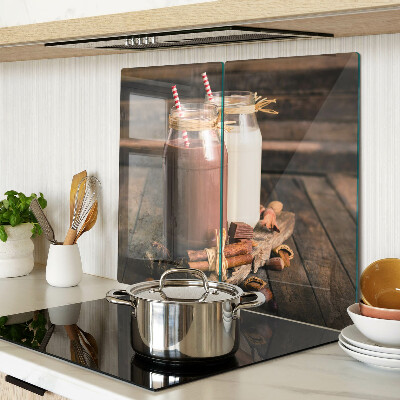 Planche à découper en verre Bocaux avec boissons sur fond de bois
