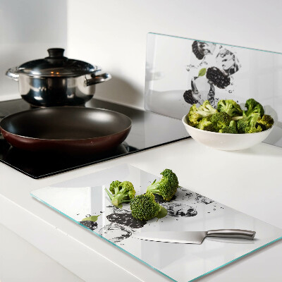 Planche à découper en verre Framboises avec feuilles et gouttes d'eau