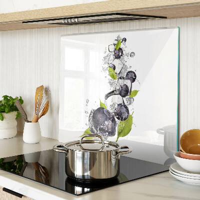 Planche à découper en verre Prunes dans l'eau avec des feuilles