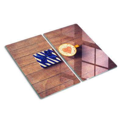 Planche à découper verre Un cadeau avec un cœur sur une tasse