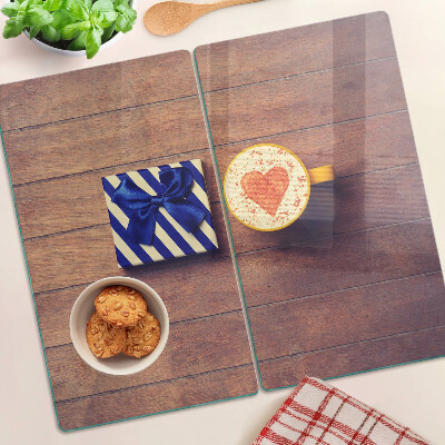 Planche à découper verre Un cadeau avec un cœur sur une tasse