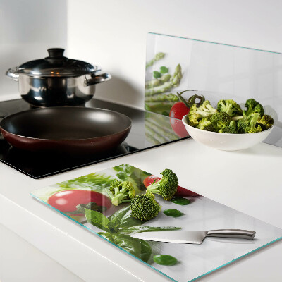 Planche à découper verre Légumes sur un comptoir blanc