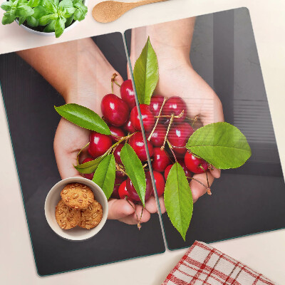 Planche à découper verre Cerises rouges dans les mains