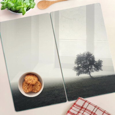 Planche à découper verre Un arbre dans un paysage brumeux