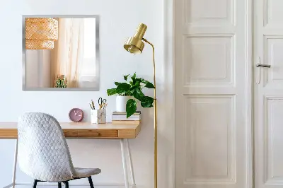 Miroir mural avec cadre argenté modèle moderne et décoratif