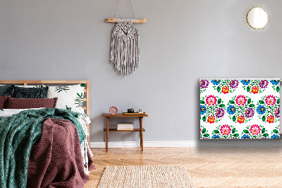 Un tapis avec un imprimé radiateur Fleurs de style folklorique