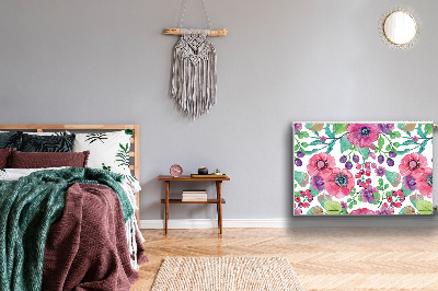 Un tapis avec un imprimé radiateur Fleurs et baies