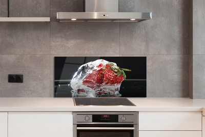 Crédences de cuisine en verre Fraises dans le cube de glace