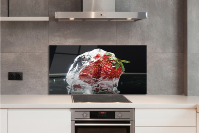 Crédences de cuisine en verre Fraises dans le cube de glace