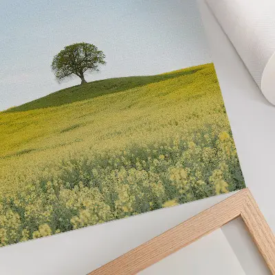 Décoration murale arbre sur une colline dans un champ jaune