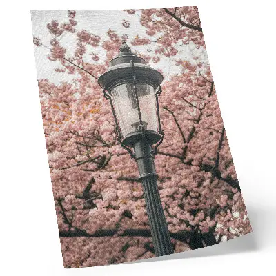 Affiche décorative arbres roses et lanterne noire dans une atmosphère nostalgique