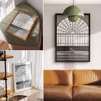 Impression sur toile Chaise minimaliste avec grandes fenêtres cintrées.