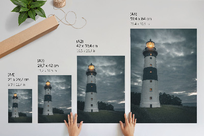 Affiche décorative Un phare se détachant sur un ciel nuageux