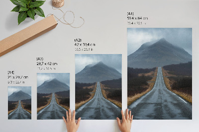 Affiche décorative Montagnes nuageuses, route accidentée, atmosphère paisible
