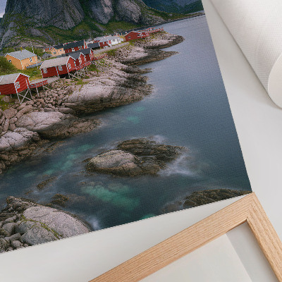 Affiche décorative Maisons rouges, montagnes, eau en arrière-plan, atmosphère paisible