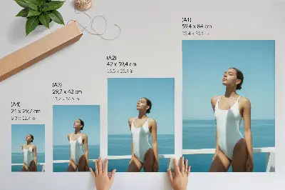Affiche décorative femme sur fond marin aux couleurs vives dans un style minimaliste