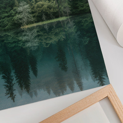 Impression sur toile Reflet du brouillard dans l'eau, au cœur d'une forêt verdoyante
