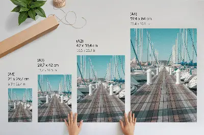 Impression sur toile représentant une symétrie de yachts dans une marina sous un ciel bleu