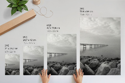 Impression sur toile Paysage paisible, pont, plage rocheuse, ciel gris