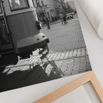 Affiche décorative représentant un tramway en noir et blanc au centre-ville