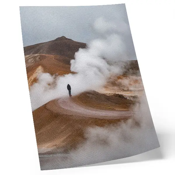 Impression sur toile montagnes brunes sous une brume épaisse dans un paysage de voyageur solitaire
