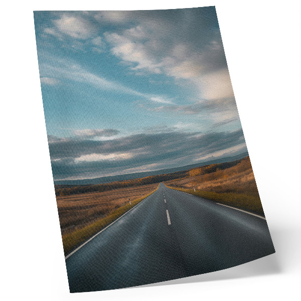 Affiche décorative Une route à travers la plaine d'automne sous un ciel bleu