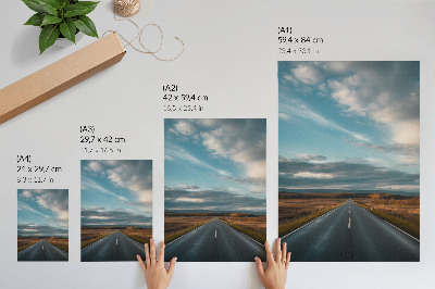 Affiche décorative Une route à travers la plaine d'automne sous un ciel bleu