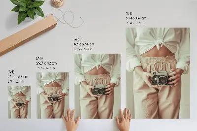 Décoration murale représentant une personne avec un appareil photo rétro en tissu lumineux élégant