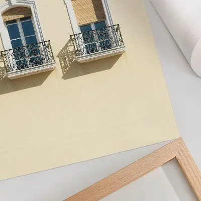 Affiche décorative façade crème avec fenêtres noires et blanches au style classique