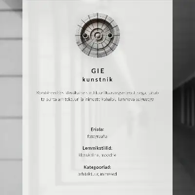Affiche décorative façade crème avec fenêtres noires et blanches au style classique