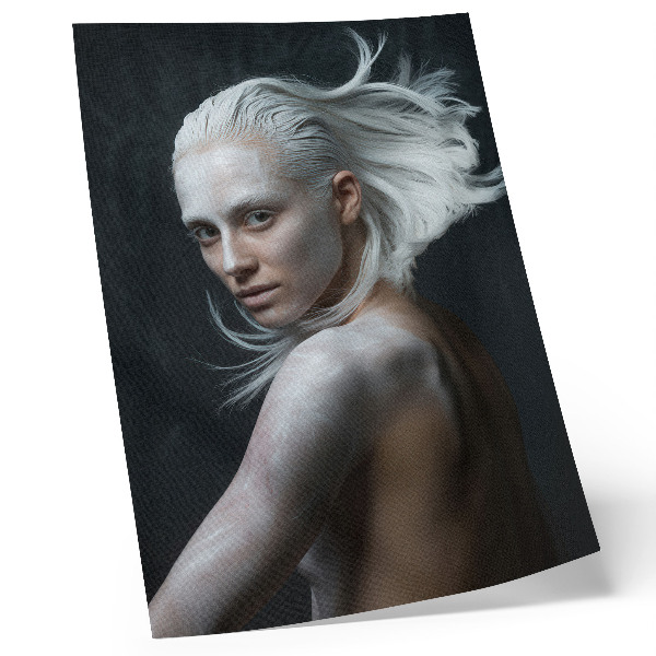 Impression sur toile Fond sombre, mise au point sur des cheveux blancs délicats
