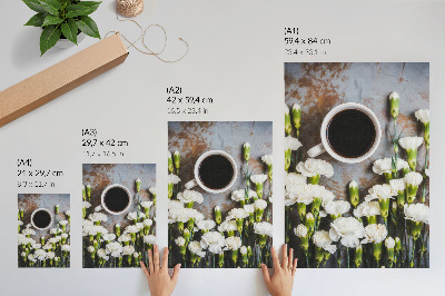 Impression sur toile Une tasse de café et des œillets blancs