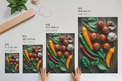 Décoration murale représentant des légumes aux couleurs vives sur un fond sombre et rustique