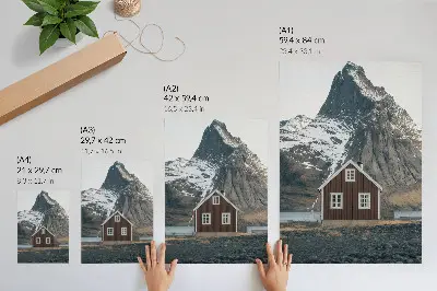 Affiche décorative paysage de montagne avec maison en bois et sommets enneigés