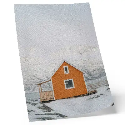 Affiche décorative maison orange dans un paysage de montagnes enneigées au style minimaliste