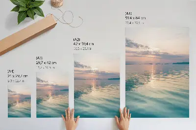 Décoration murale représentant une eau calme, un ciel aux couleurs chaudes et un pont