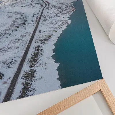 Affiche décorative paysage enneigé minimaliste à l'eau bleue