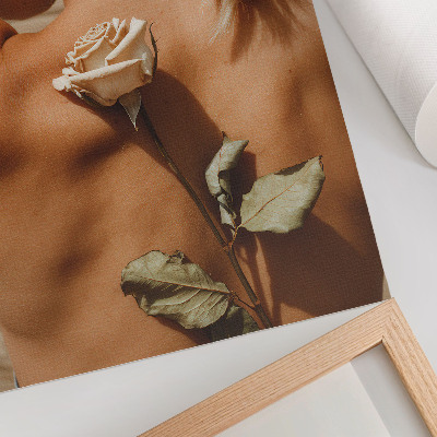 Impression sur toile La délicatesse du corps et de la nature dans une approche minimaliste
