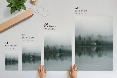 Impression sur toile représentant un paysage paisible avec brouillard, arbres et une maison reflétée