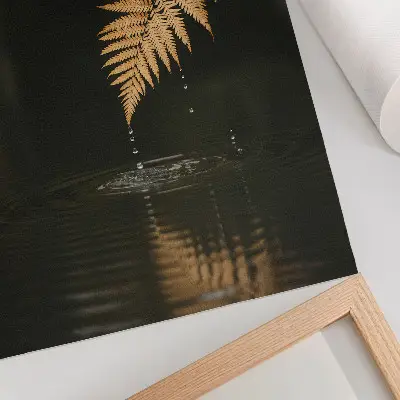 Impression sur toile fougère au-dessus de l'eau avec gouttes harmonieuses et reflet