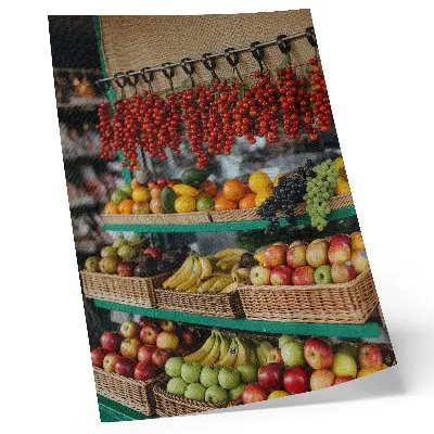 Décoration murale représentant des fruits colorés évoquant la tradition et l'atmosphère champêtre