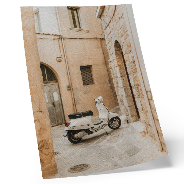 Affiche décorative Une rue charmante aux murs beiges et un scooter blanc