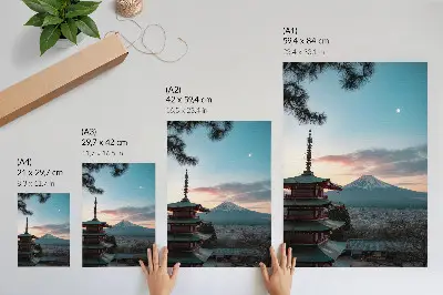 Affiche décorative représentant une pagode avec des montagnes aux nuances harmonieuses sous un ciel en harmonie
